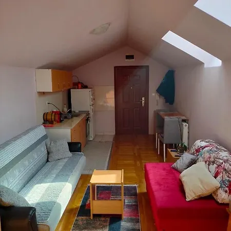 Alisa Apartment *