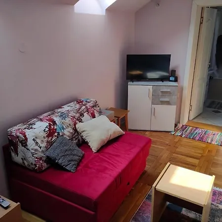 Alisa Apartment *